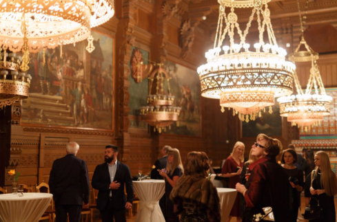 体验<br/>罗曼诺夫宫殿私人导览，享受古典音乐沙龙