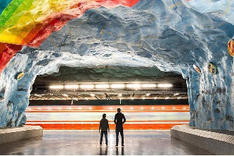 游览<br/>斯德哥尔摩地铁，世界上最长的地下艺术长廊