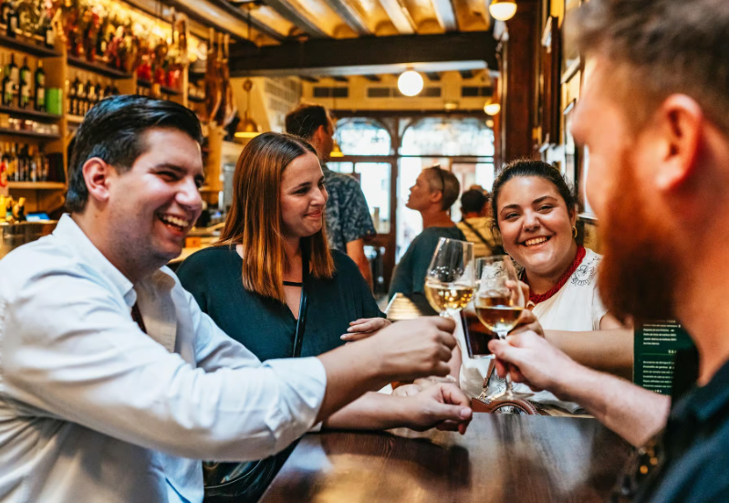 味蕾<br/>潜入西班牙的Tapas灵魂，街角酒馆的味觉烟火