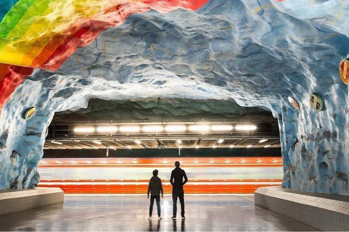 游览<br/>带孩子闯入地下魔法宫殿，每一站都是打开艺术宝藏的惊喜之门