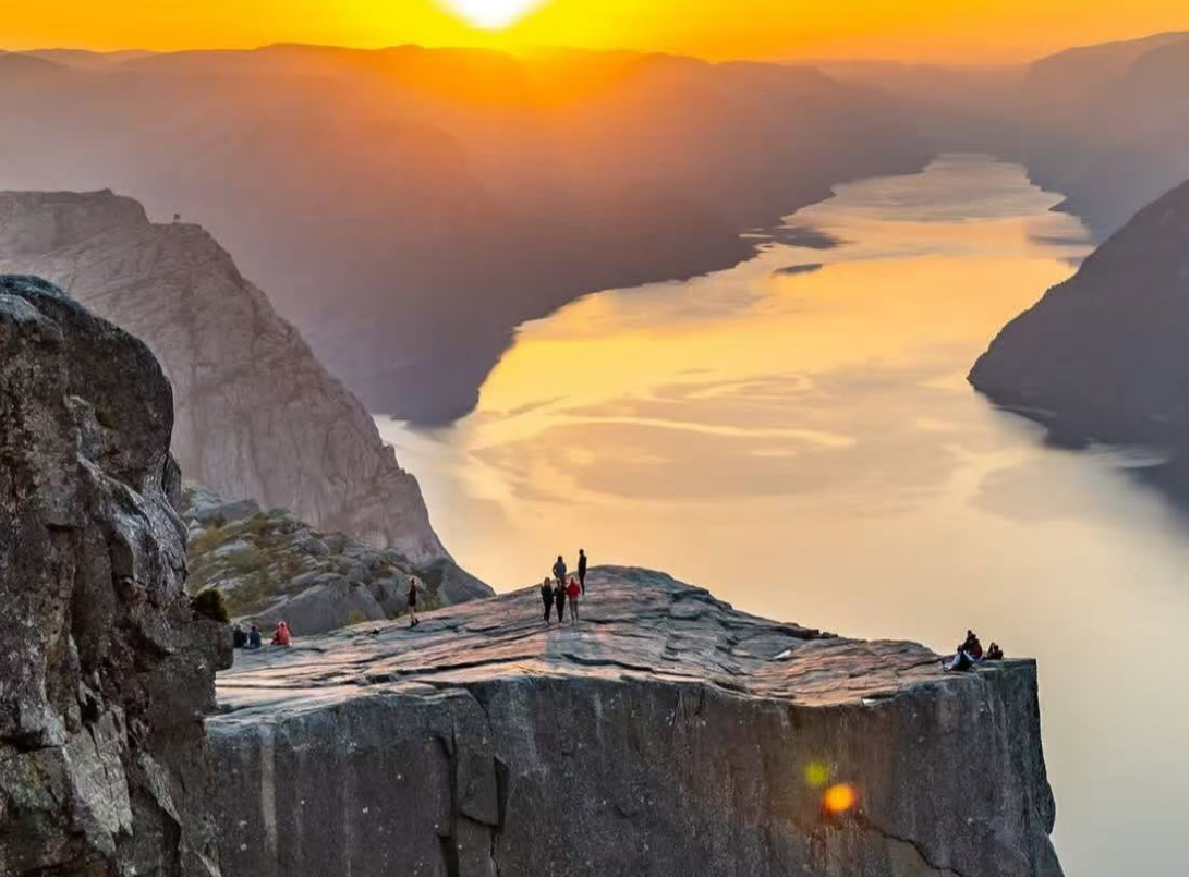 体验<br/>挪威必玩！《碟中谍6》取景地，徒步壮丽悬崖--步道石