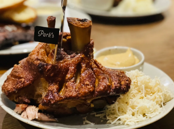 味蕾<br/> 来东欧必尝特色菜 肉食爱好者的最爱 脆皮烤猪肘 